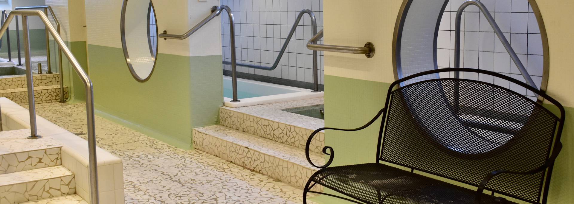 Thermes de Bains-les-Bains - SPA treatments - Well-being - Thermal cure Vosges - Hydro massage pool - Bains les Bains - Relaxation