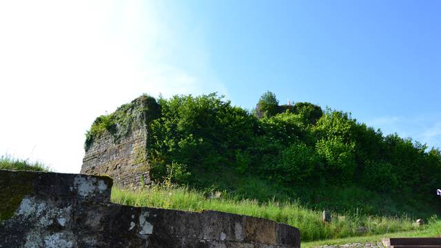Zwischen zwei Türmen in Fontenoy-le-Château